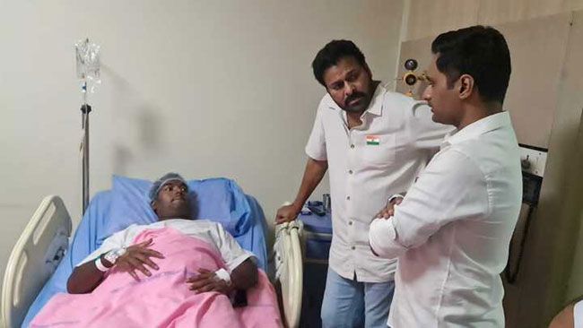 Chiranjeevi Meets His Hardcore Fan Chakradhar In Hospital Chiranjeevi Meets His Hardcore Fan Chakradhar In Hospital